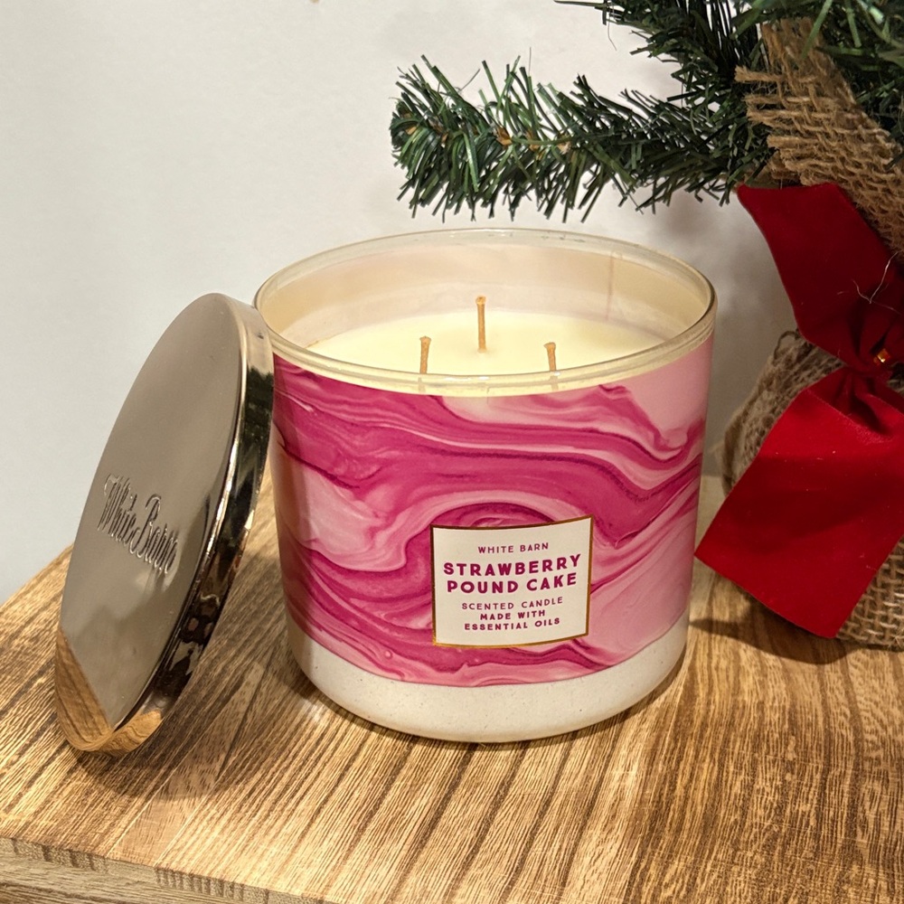 White Barn Strawberry Pound Cake 3-wick Candle-NEVER USED